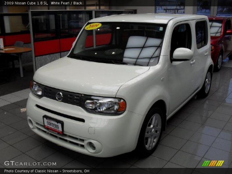 White Pearl / Black 2009 Nissan Cube 1.8 SL