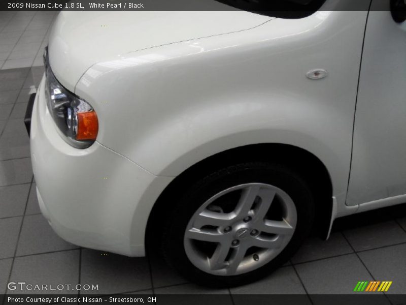 White Pearl / Black 2009 Nissan Cube 1.8 SL