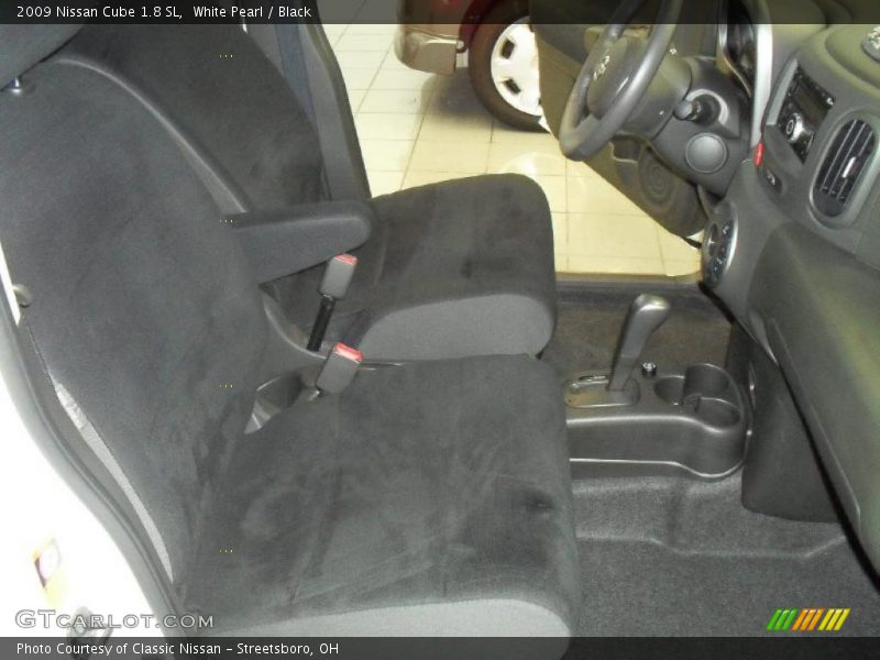 White Pearl / Black 2009 Nissan Cube 1.8 SL