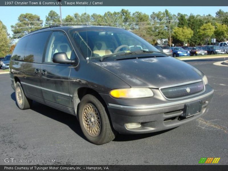Front 3/4 View of 1997 Town & Country LXi