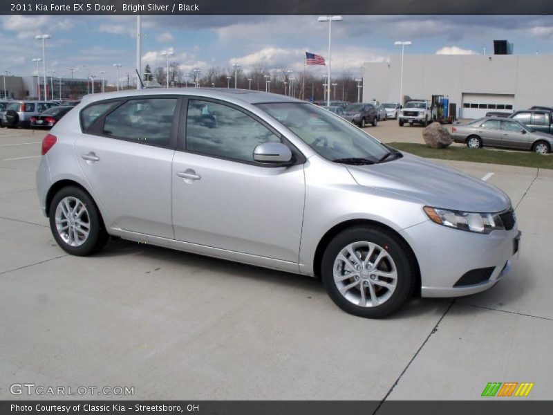 Front 3/4 View of 2011 Forte EX 5 Door