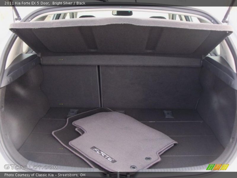  2011 Forte EX 5 Door Trunk