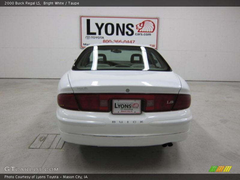 Bright White / Taupe 2000 Buick Regal LS