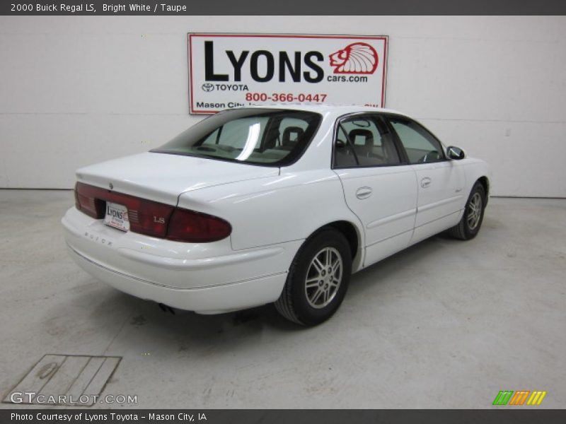 Bright White / Taupe 2000 Buick Regal LS