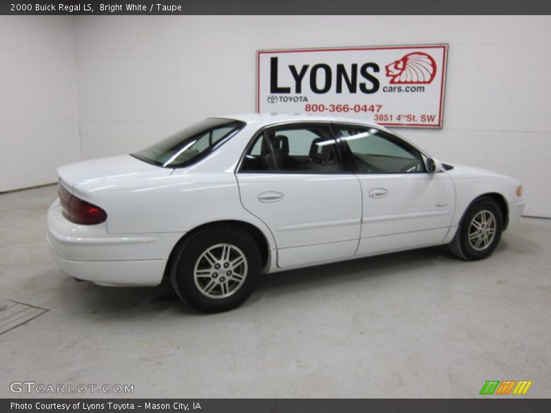 Bright White / Taupe 2000 Buick Regal LS