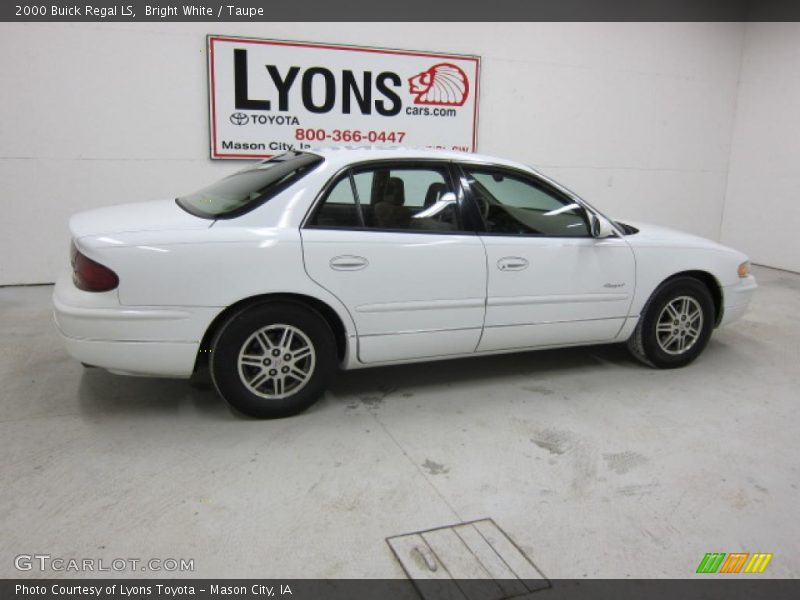 Bright White / Taupe 2000 Buick Regal LS