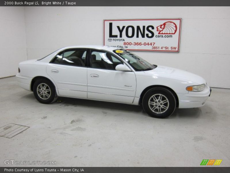 Bright White / Taupe 2000 Buick Regal LS