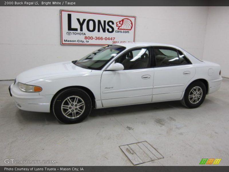 Bright White / Taupe 2000 Buick Regal LS