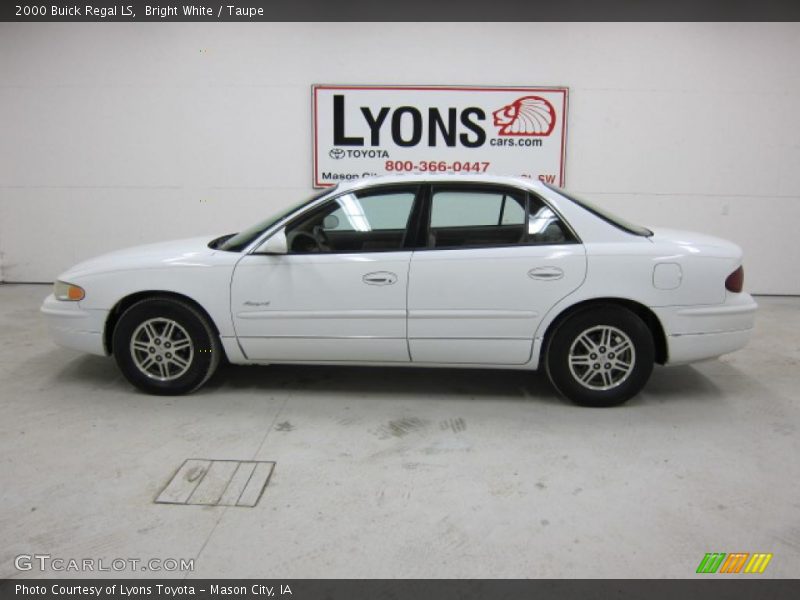 Bright White / Taupe 2000 Buick Regal LS