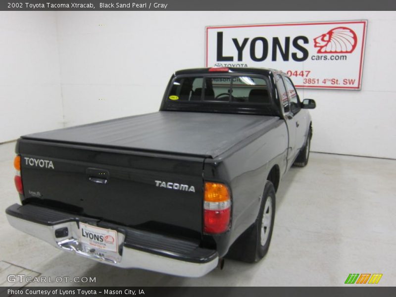 Black Sand Pearl / Gray 2002 Toyota Tacoma Xtracab