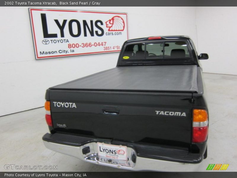 Black Sand Pearl / Gray 2002 Toyota Tacoma Xtracab