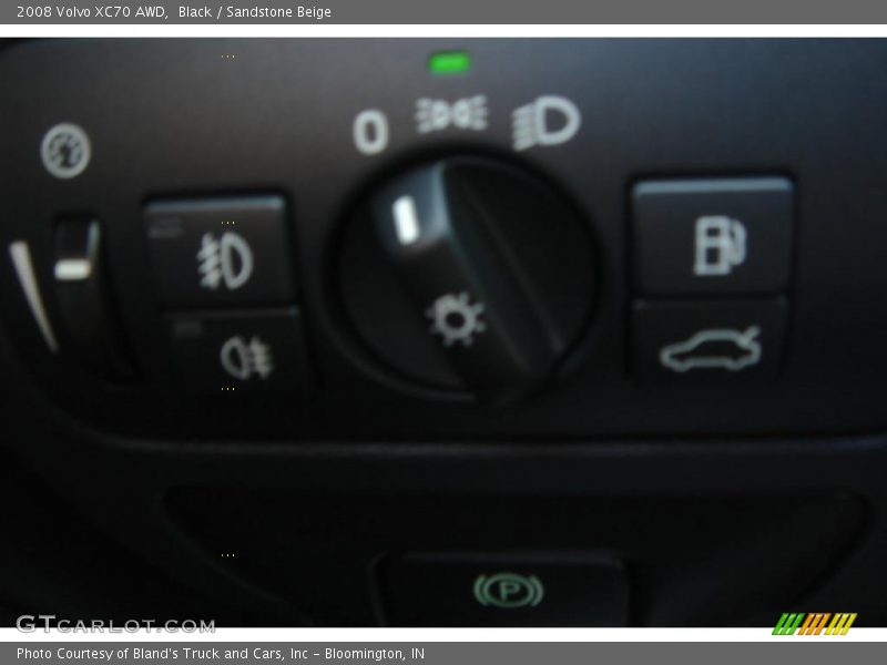 Black / Sandstone Beige 2008 Volvo XC70 AWD