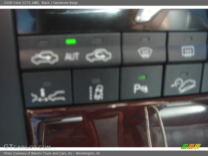 Black / Sandstone Beige 2008 Volvo XC70 AWD