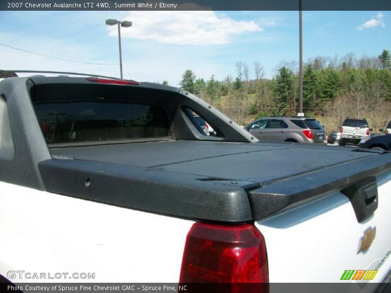 Summit White / Ebony 2007 Chevrolet Avalanche LTZ 4WD