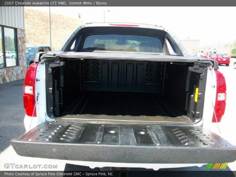 Summit White / Ebony 2007 Chevrolet Avalanche LTZ 4WD