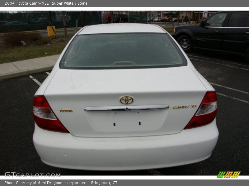 Super White / Stone 2004 Toyota Camry XLE