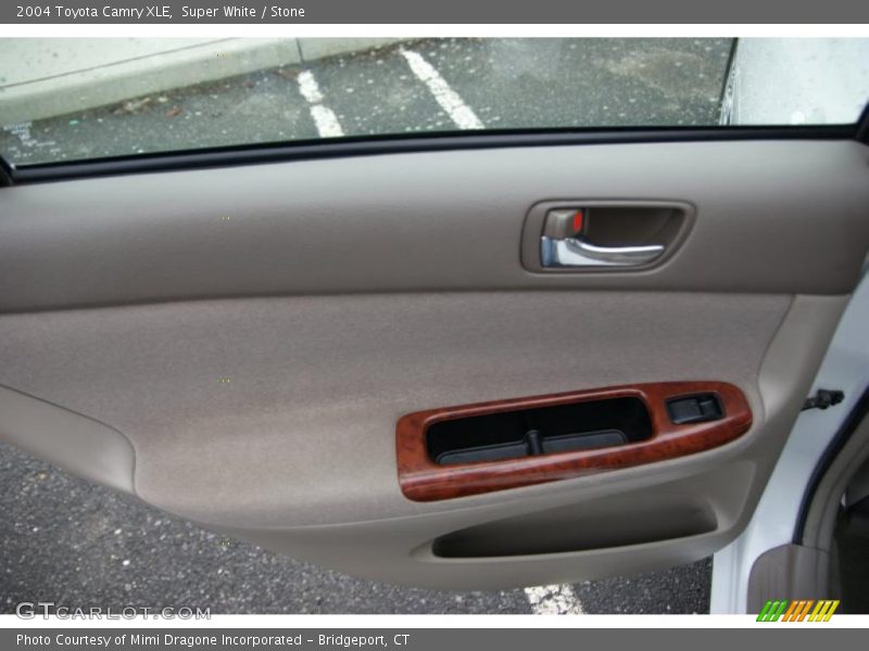 Super White / Stone 2004 Toyota Camry XLE