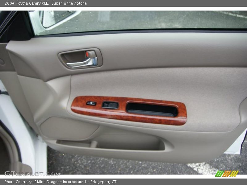 Super White / Stone 2004 Toyota Camry XLE