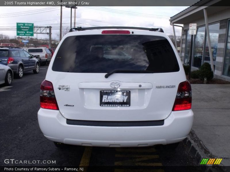 Super White / Gray 2005 Toyota Highlander 4WD