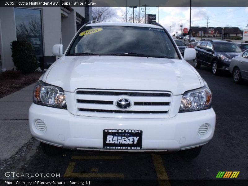Super White / Gray 2005 Toyota Highlander 4WD