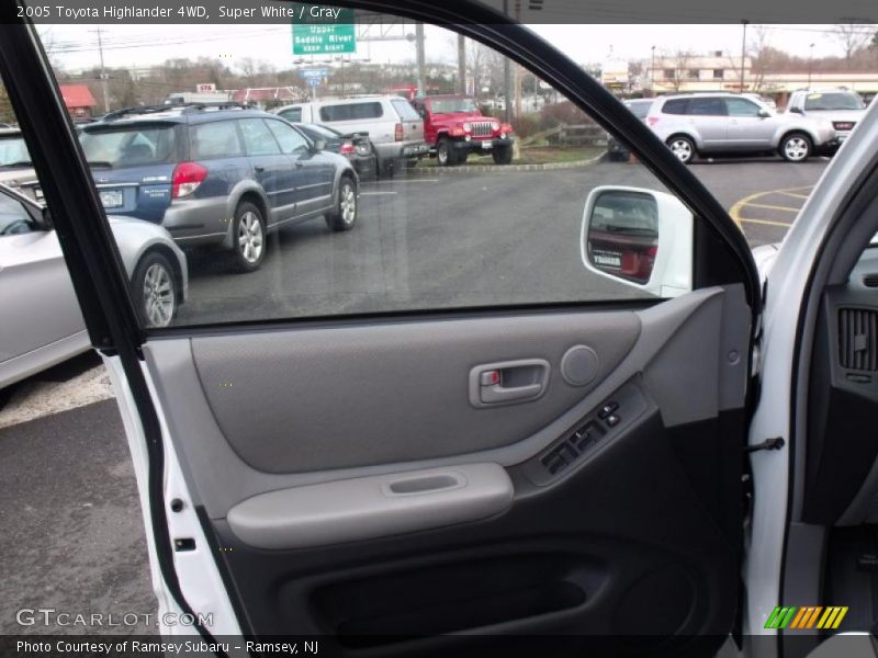Super White / Gray 2005 Toyota Highlander 4WD