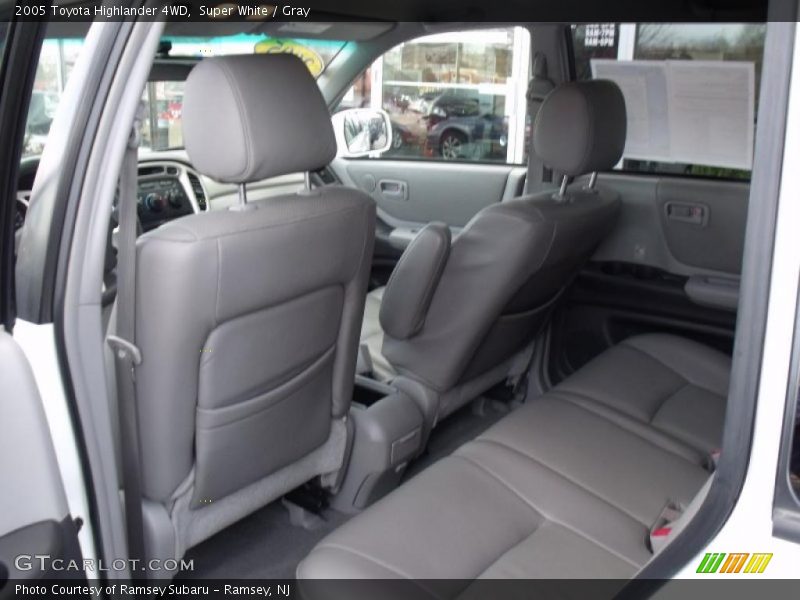 Super White / Gray 2005 Toyota Highlander 4WD