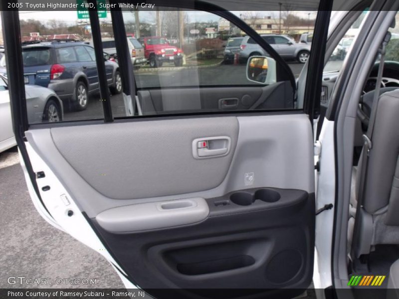 Super White / Gray 2005 Toyota Highlander 4WD