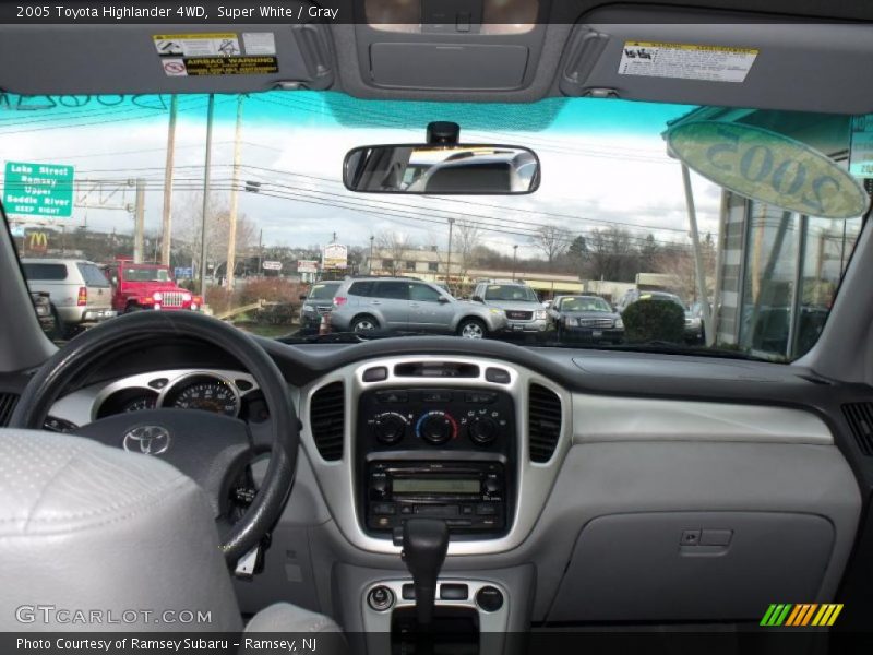Super White / Gray 2005 Toyota Highlander 4WD