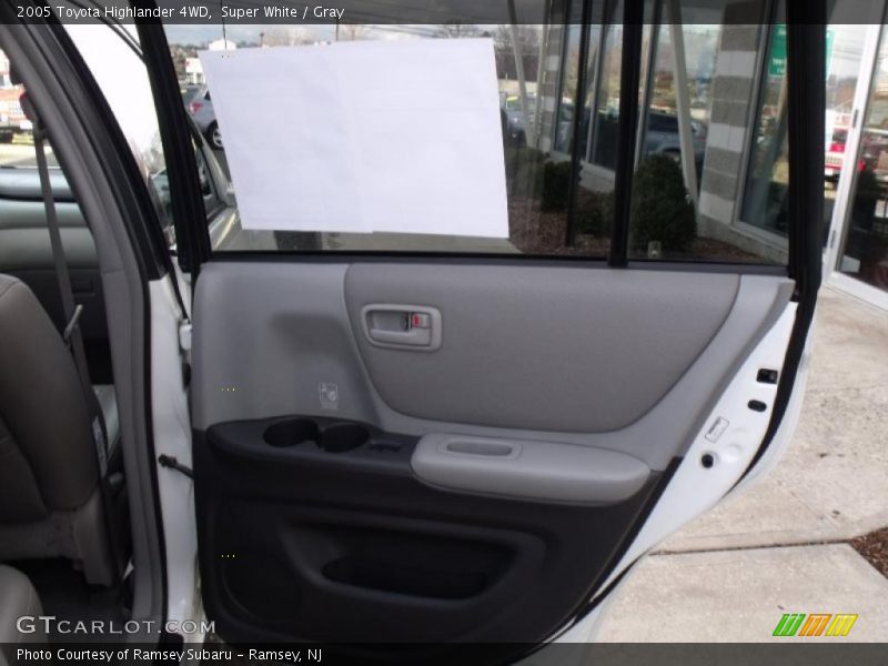 Super White / Gray 2005 Toyota Highlander 4WD
