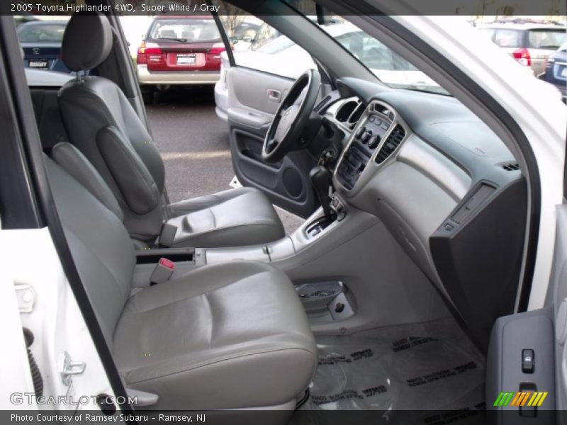 Super White / Gray 2005 Toyota Highlander 4WD