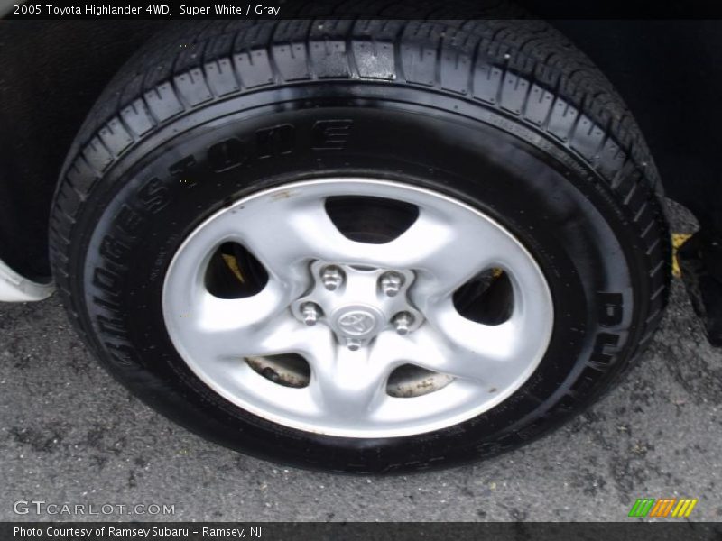 Super White / Gray 2005 Toyota Highlander 4WD
