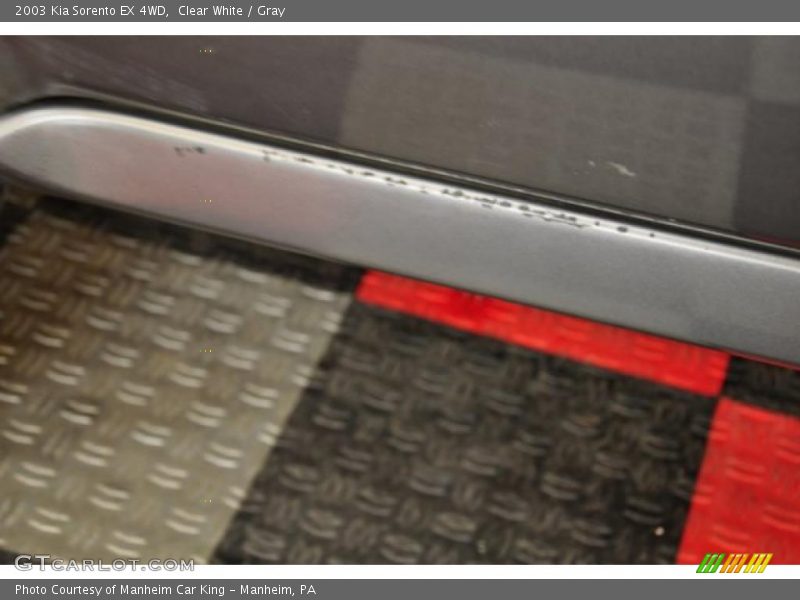 Clear White / Gray 2003 Kia Sorento EX 4WD
