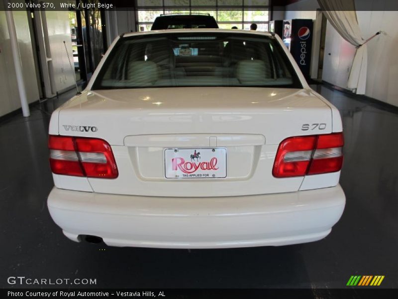White / Light Beige 2000 Volvo S70