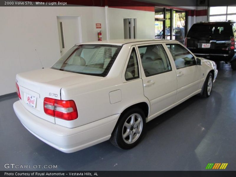 White / Light Beige 2000 Volvo S70