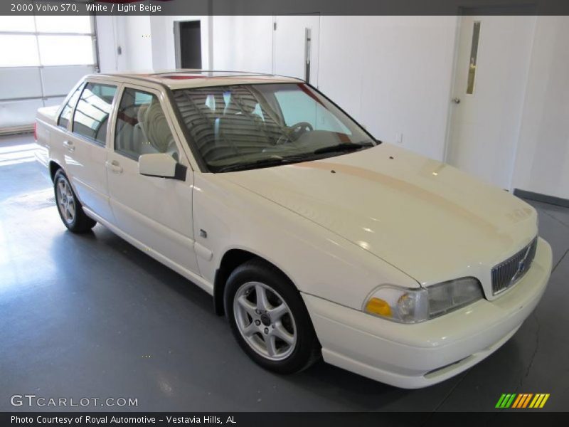 White / Light Beige 2000 Volvo S70
