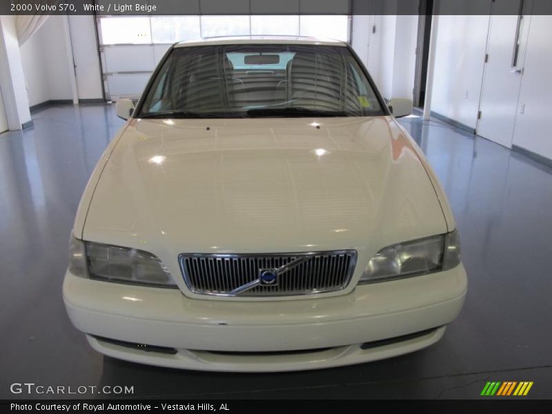 White / Light Beige 2000 Volvo S70