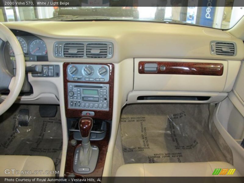 White / Light Beige 2000 Volvo S70