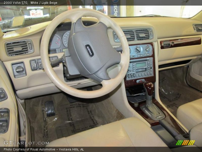White / Light Beige 2000 Volvo S70