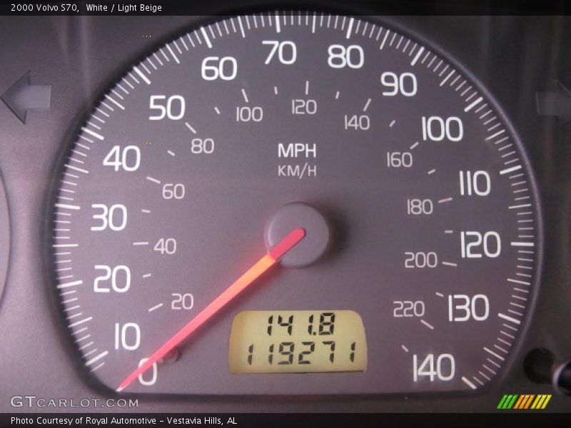 White / Light Beige 2000 Volvo S70