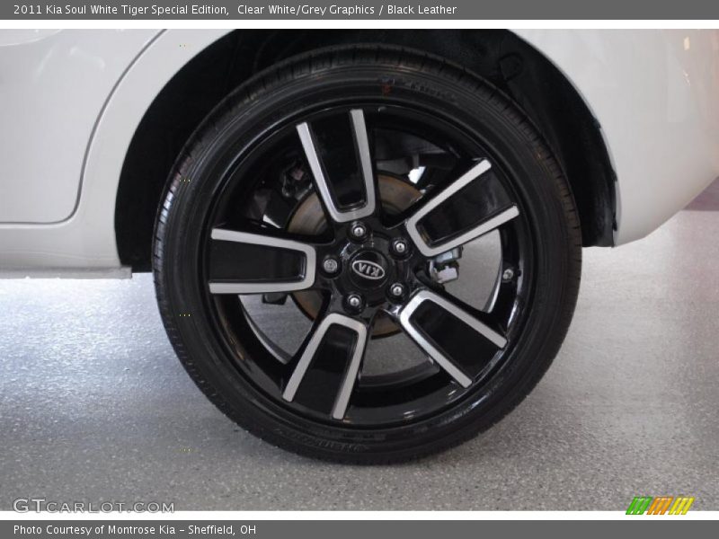 Clear White/Grey Graphics / Black Leather 2011 Kia Soul White Tiger Special Edition