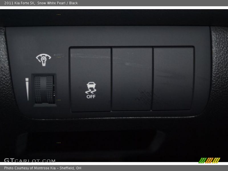 Snow White Pearl / Black 2011 Kia Forte SX