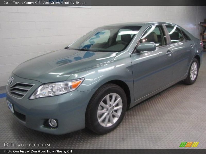 Aloe Green Metallic / Bisque 2011 Toyota Camry XLE