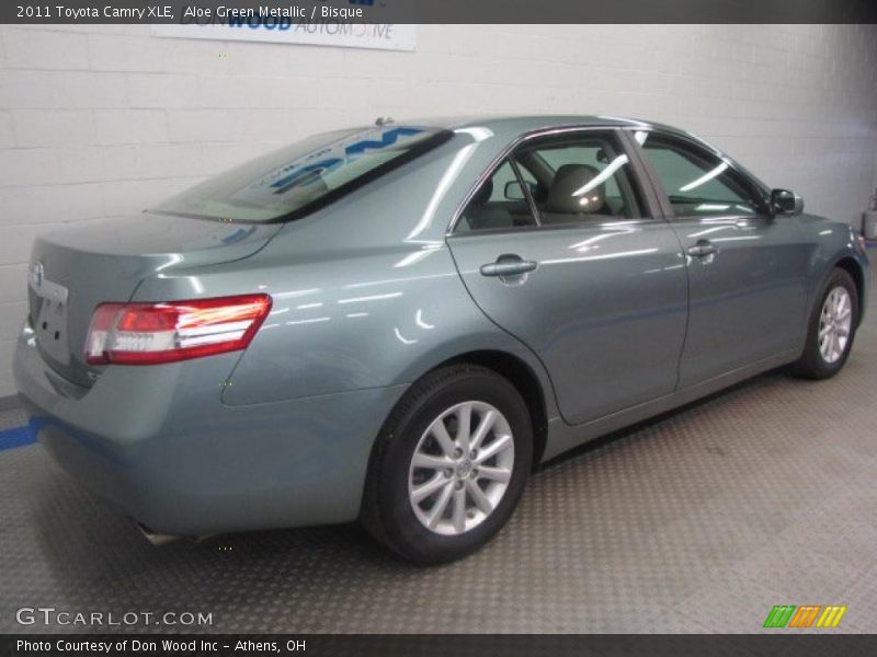 Aloe Green Metallic / Bisque 2011 Toyota Camry XLE