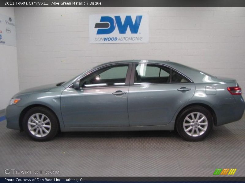 Aloe Green Metallic / Bisque 2011 Toyota Camry XLE