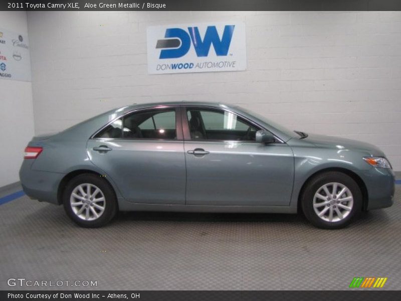 Aloe Green Metallic / Bisque 2011 Toyota Camry XLE