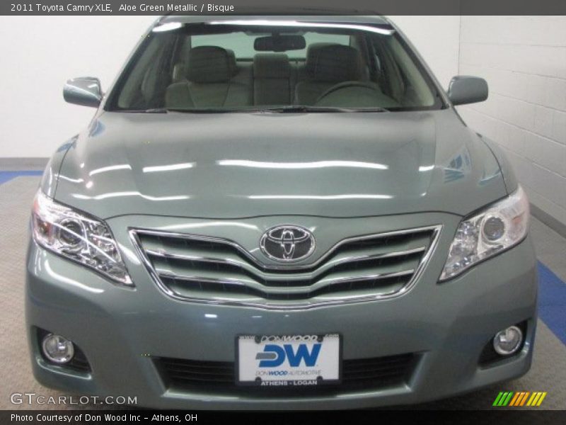 Aloe Green Metallic / Bisque 2011 Toyota Camry XLE