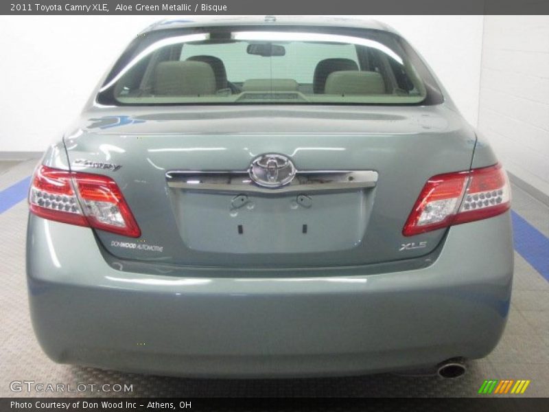Aloe Green Metallic / Bisque 2011 Toyota Camry XLE