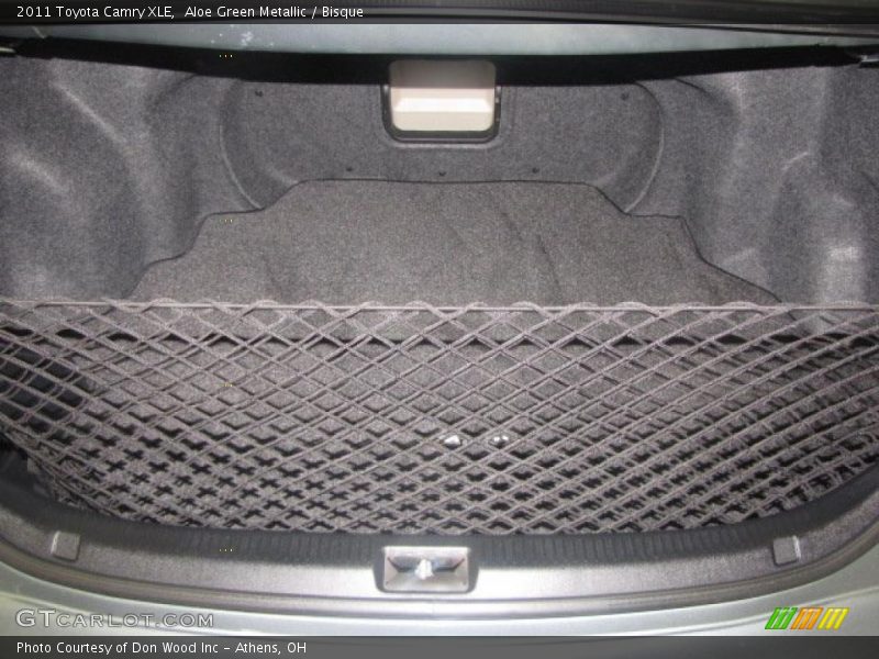 Aloe Green Metallic / Bisque 2011 Toyota Camry XLE