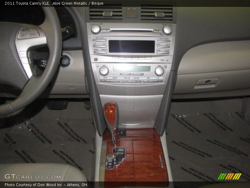 Aloe Green Metallic / Bisque 2011 Toyota Camry XLE