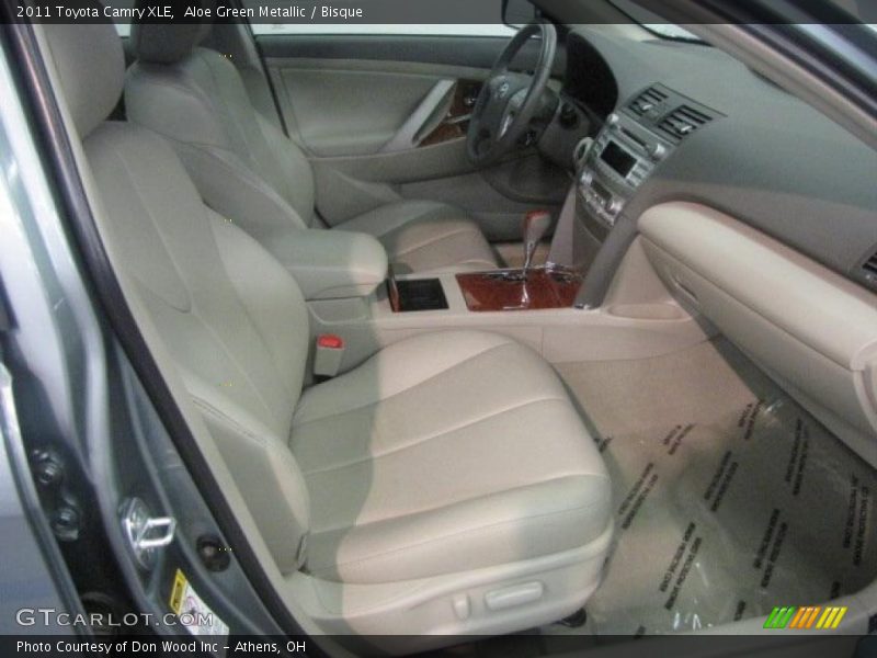 Aloe Green Metallic / Bisque 2011 Toyota Camry XLE